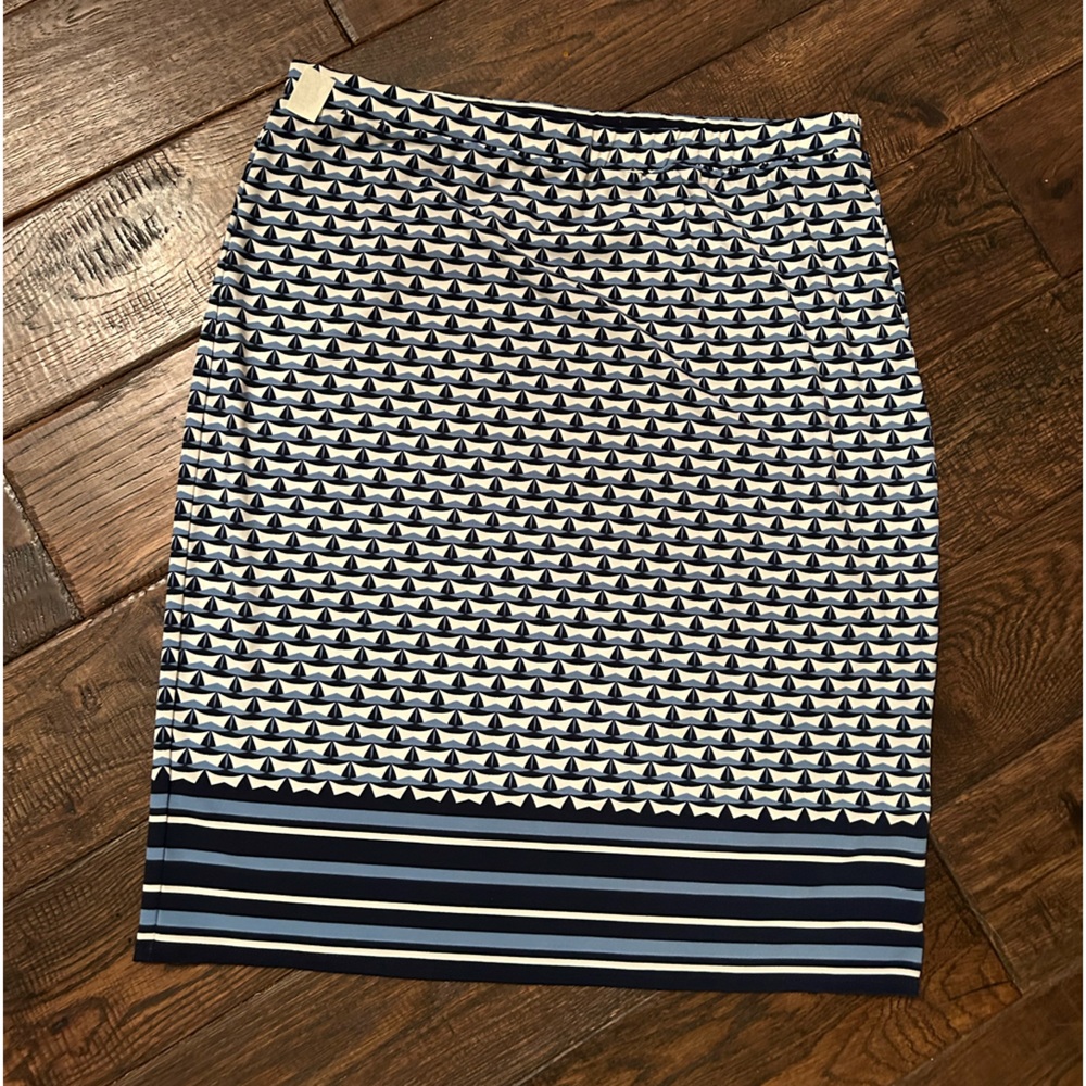 Max studio ladies dark blue light blue and white skirt  size M classy chic